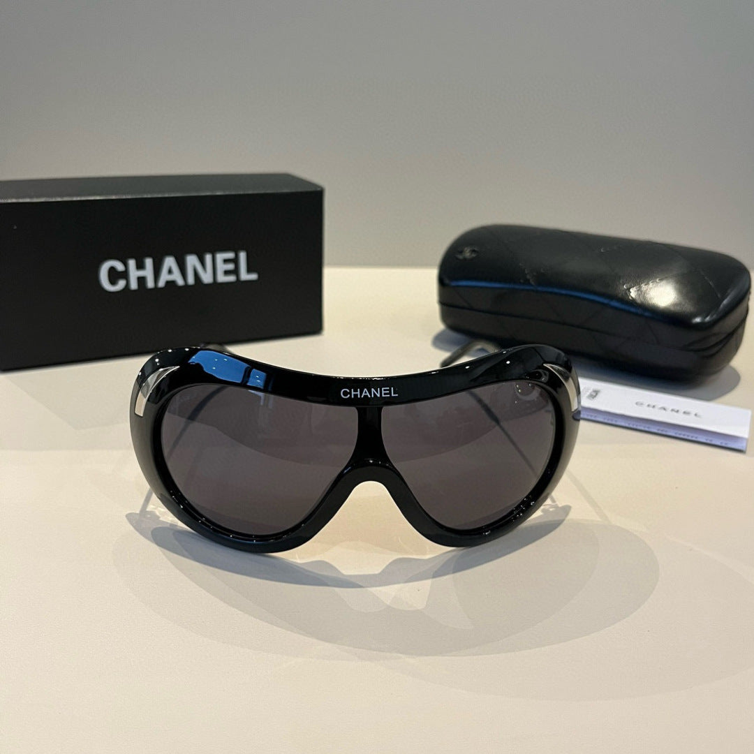Chanel Fashion Black Lens Sunglasses for Men & Women - 493567 - detail image 2