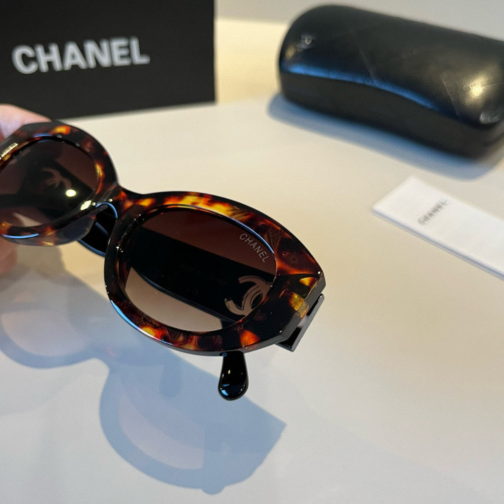Chanel Polarized Fashion Black Lens Sunglasses for Men & Women - 449018 - detail image 8