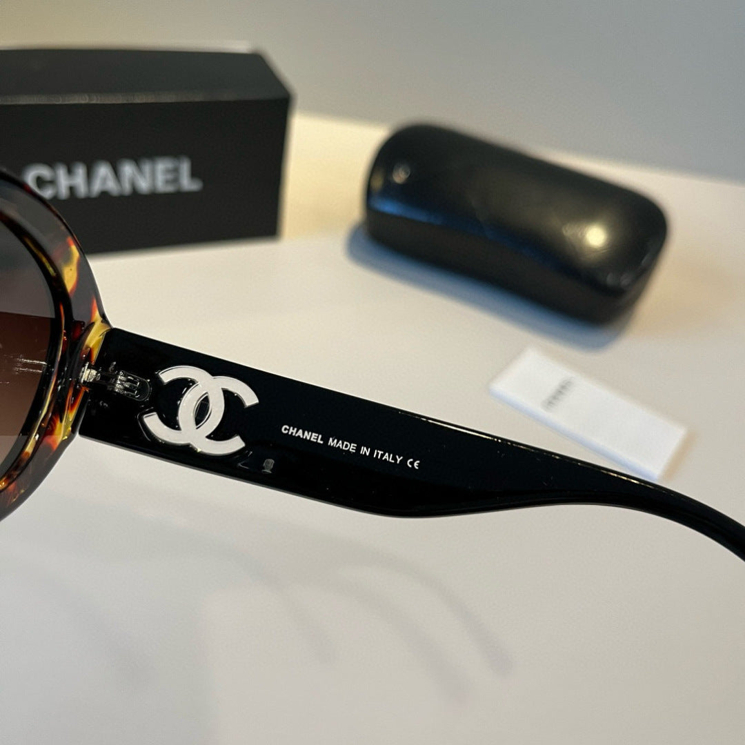 Chanel Polarized Fashion Black Lens Sunglasses for Men & Women - 449018 - detail image 9