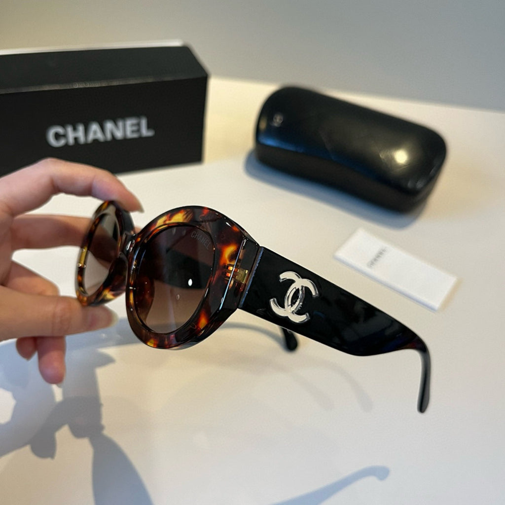 Chanel Polarized Fashion Black Lens Sunglasses for Men & Women - 449018 - detail image 4