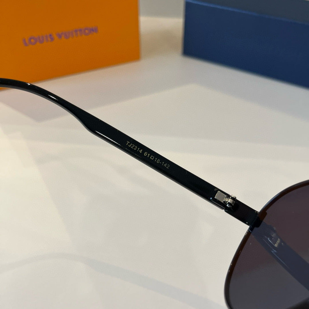Louis Vuitton Metal Aviator Black Lens Sunglasses for Men & Women - 493099 - detail image 9