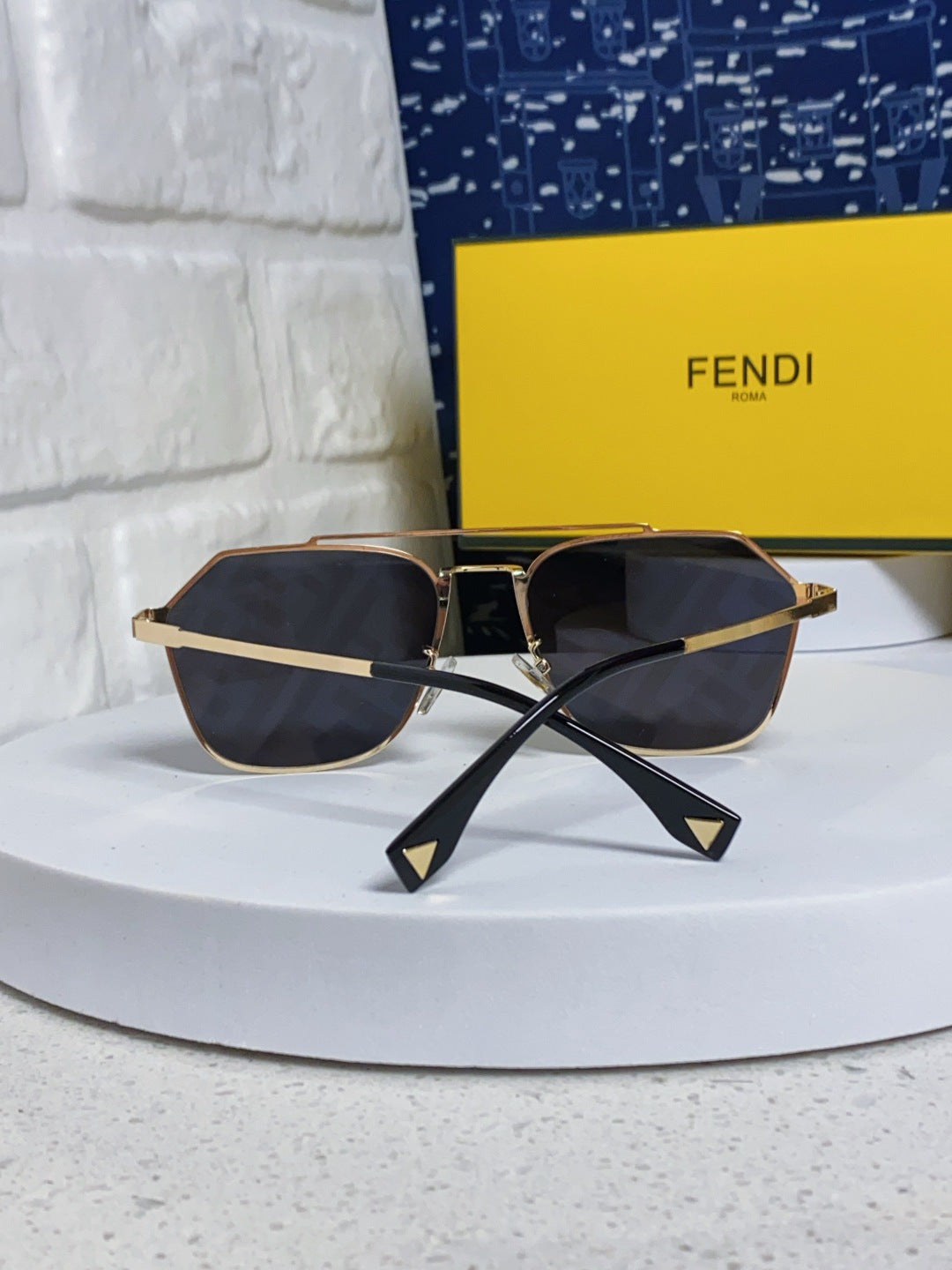 Fendi Fashion Blue Lens Sunglasses for Men & Women - 399279 - detail image 3