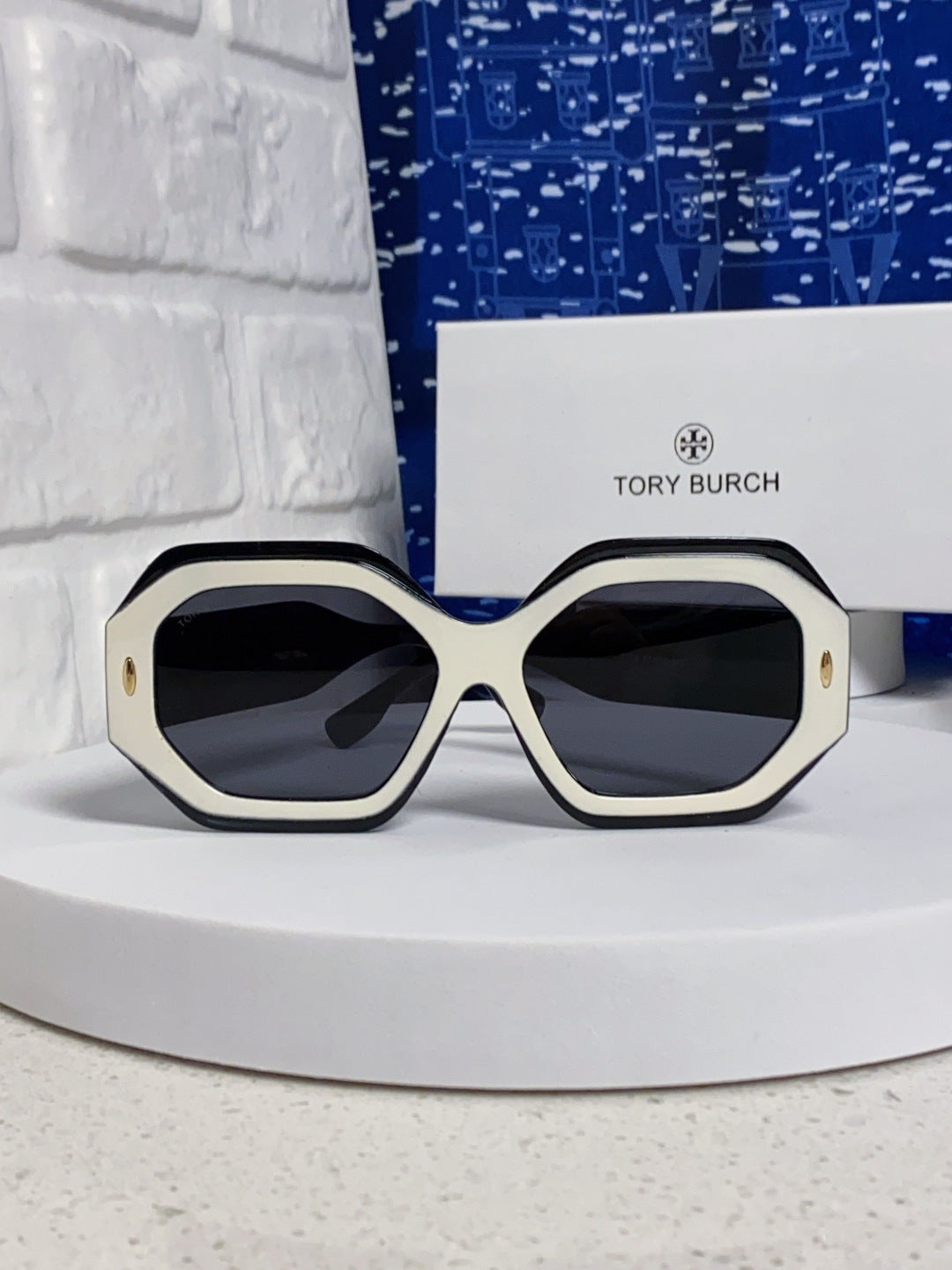 Burberry Fashion Silver Lens Sunglasses for Men & Women - 432461 - detail image 2