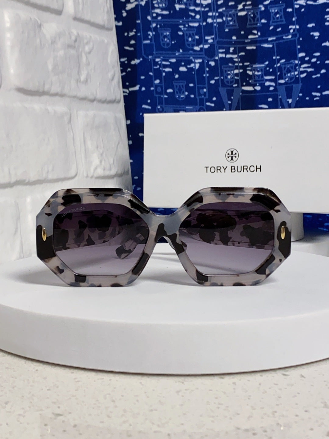 Burberry Fashion Gray Lens Sunglasses for Men & Women - 432462 - detail image 2
