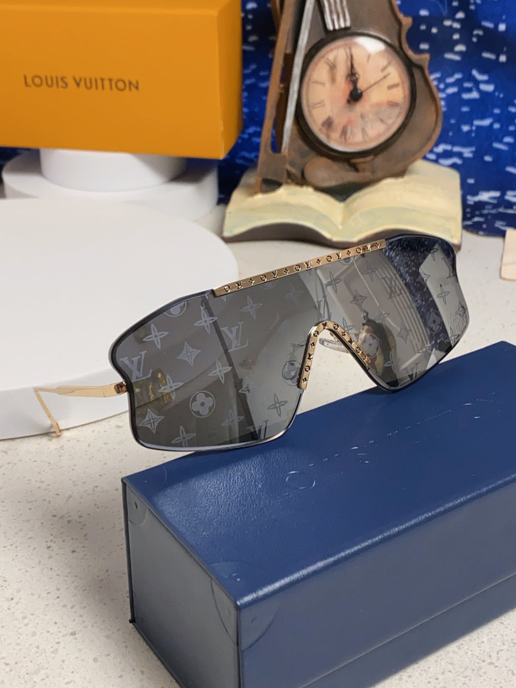 Louis Vuitton Lightweight Rimless Gray Lens Sunglasses for Men & Women - detail image 10