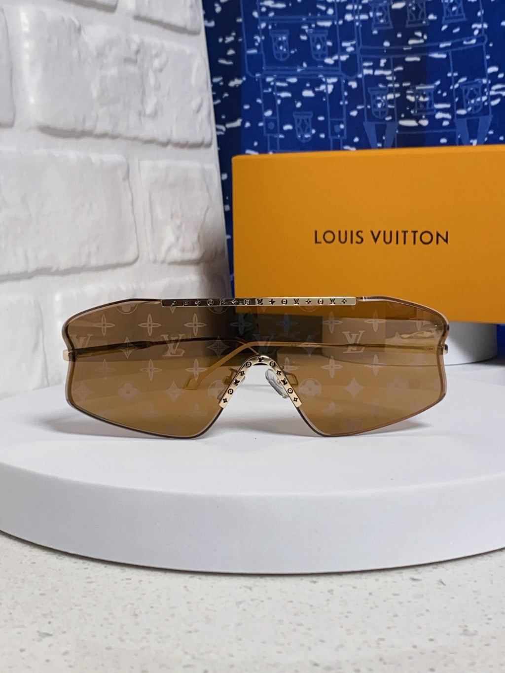 Louis Vuitton Lightweight Rimless Brown Lens Sunglasses for Men & Women - detail image 2