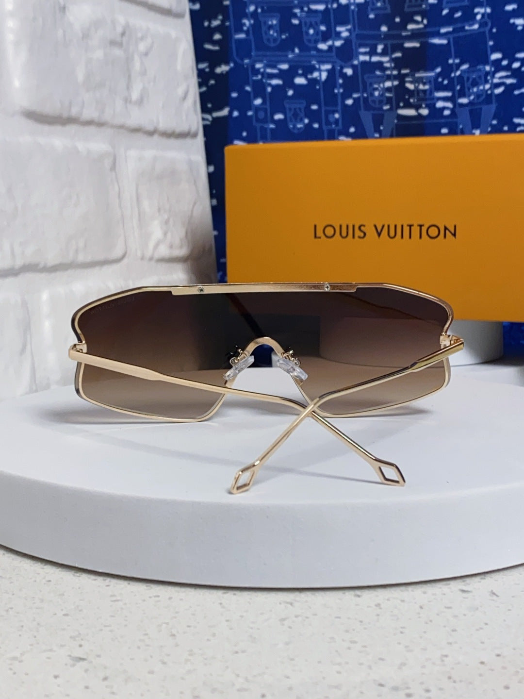 Louis Vuitton Lightweight Rimless Red Lens Sunglasses for Men & Women - detail image 3