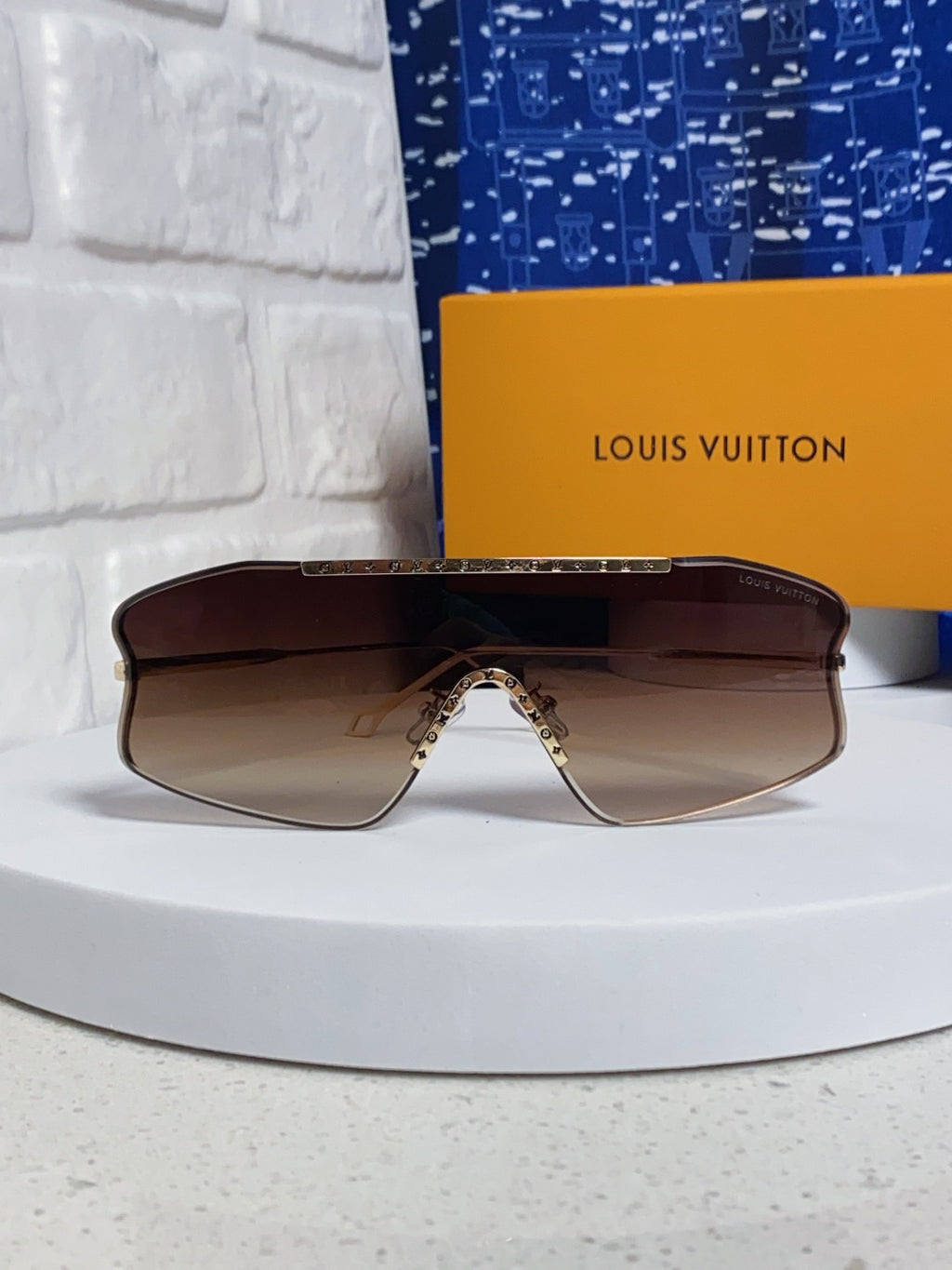Louis Vuitton Lightweight Rimless Red Lens Sunglasses for Men & Women - detail image 2