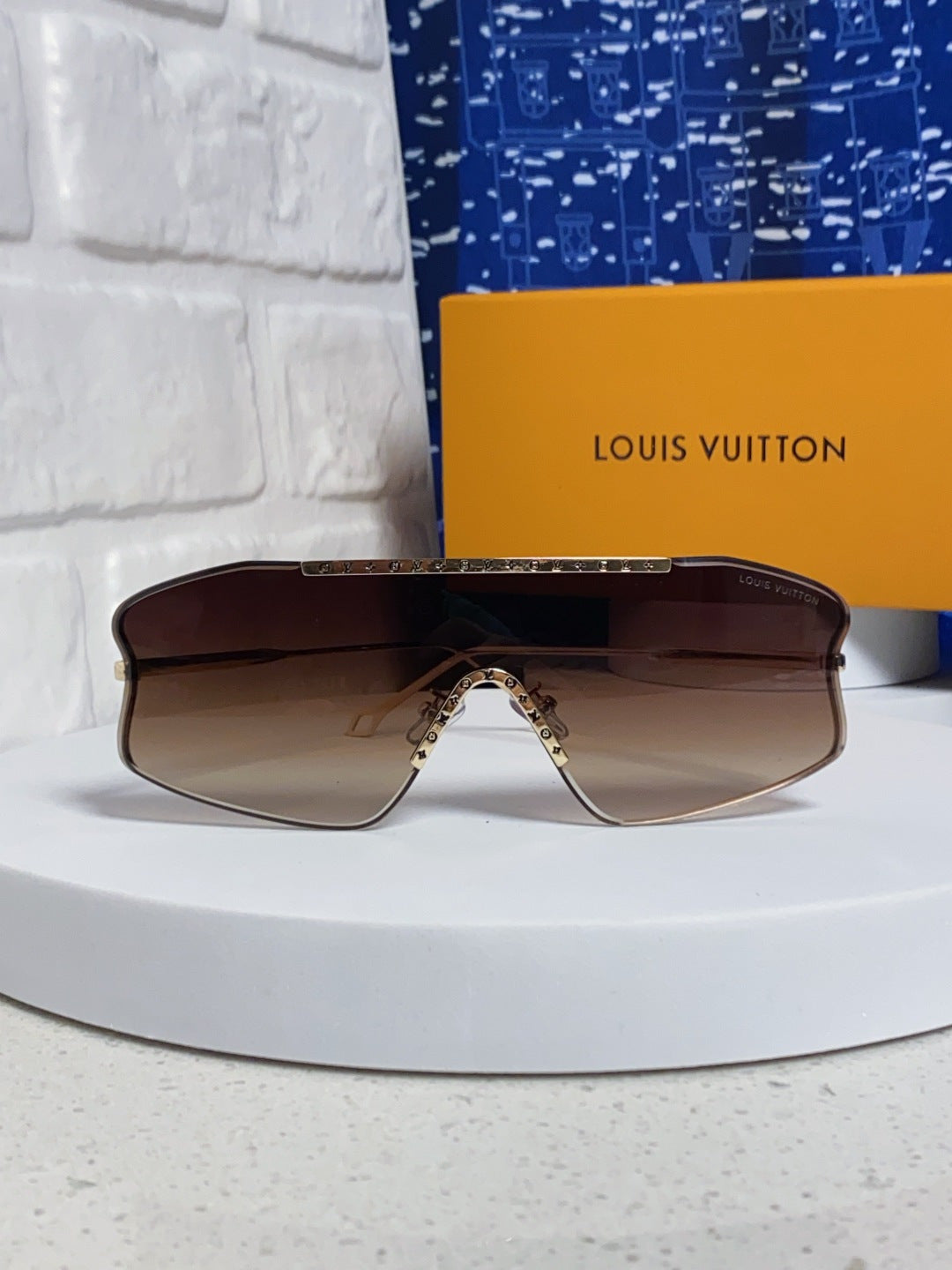 Louis Vuitton Lightweight Rimless Red Lens Sunglasses for Men & Women - detail image 2
