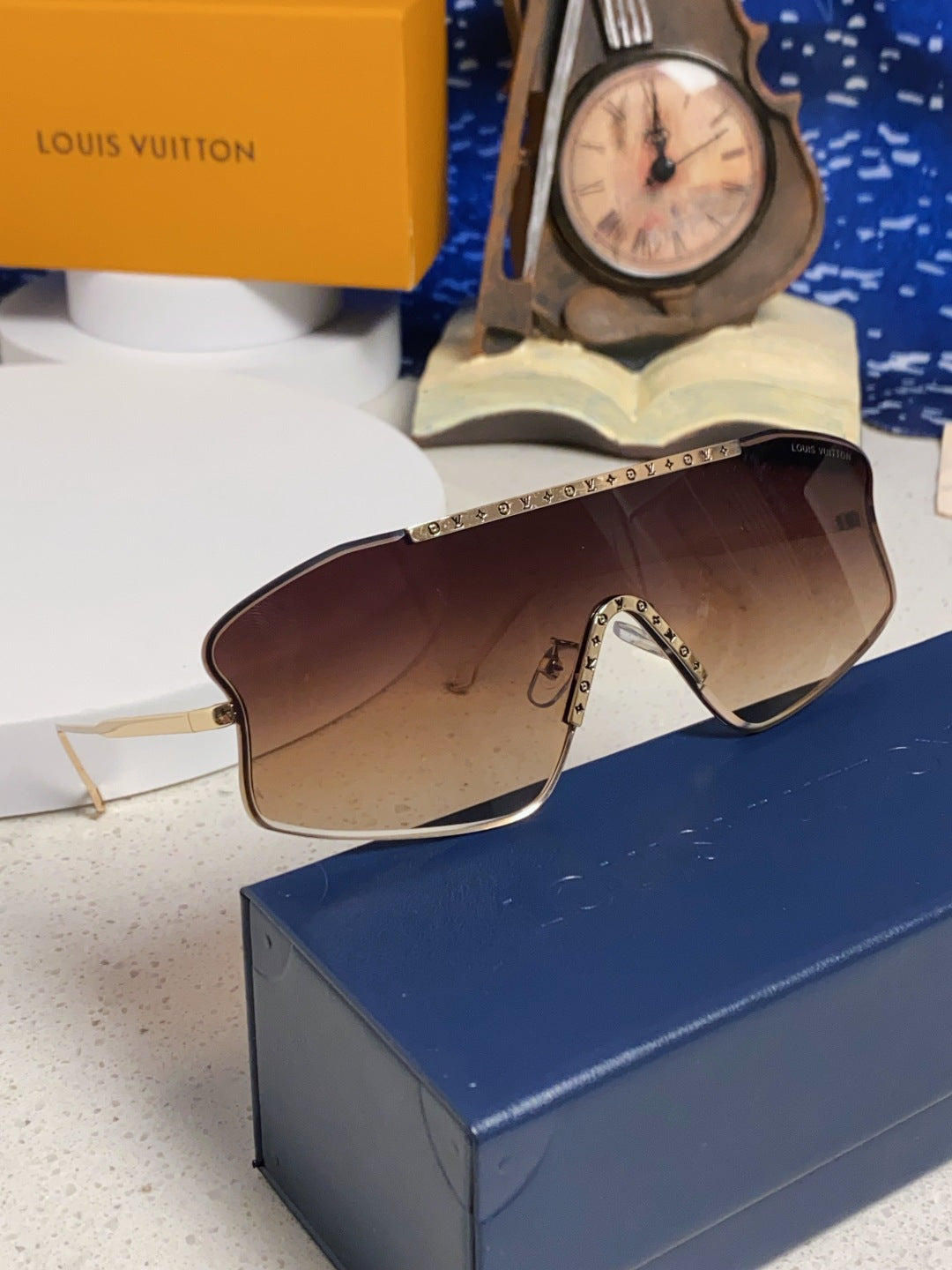 Louis Vuitton Lightweight Rimless Red Lens Sunglasses for Men & Women - detail image 9