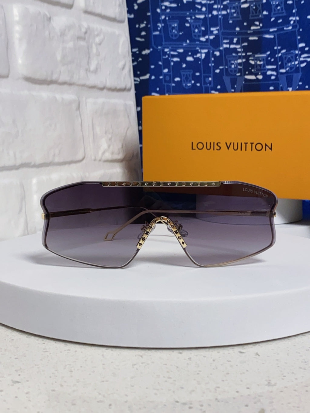 Louis Vuitton Lightweight Rimless Gray Lens Sunglasses for Men & Wome - 464642