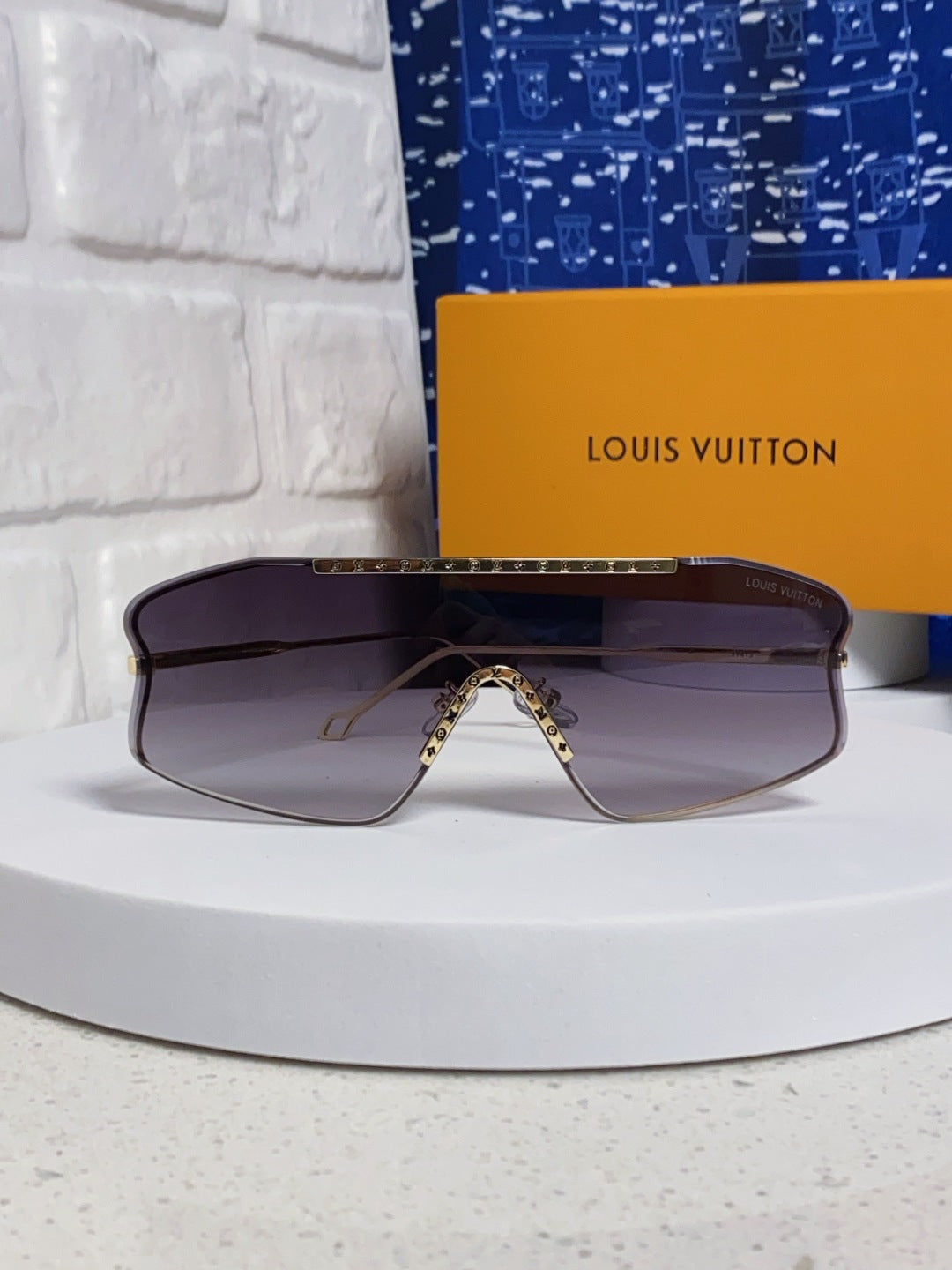 Louis Vuitton Lightweight Rimless Gray Lens Sunglasses for Men & Wome - 464642