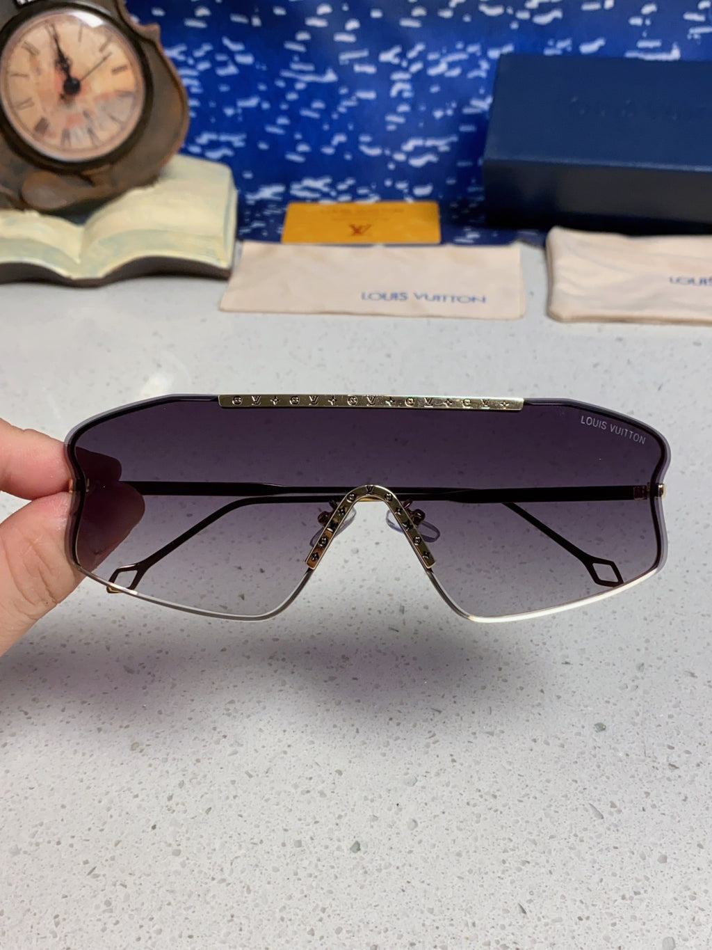 Louis Vuitton Lightweight Rimless Gray Lens Sunglasses for Men & Wome - 464642 - detail image 3