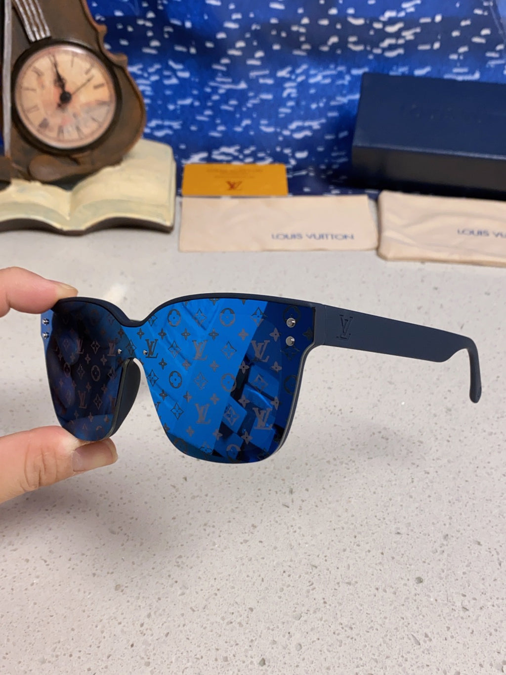 Louis Vuitton Square Blue Lens Sunglasses for Men & Women - detail image 6