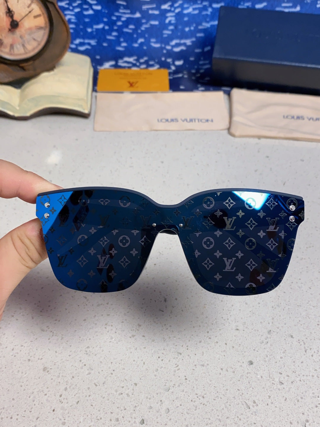 Louis Vuitton Square Blue Lens Sunglasses for Men & Women - detail image 4