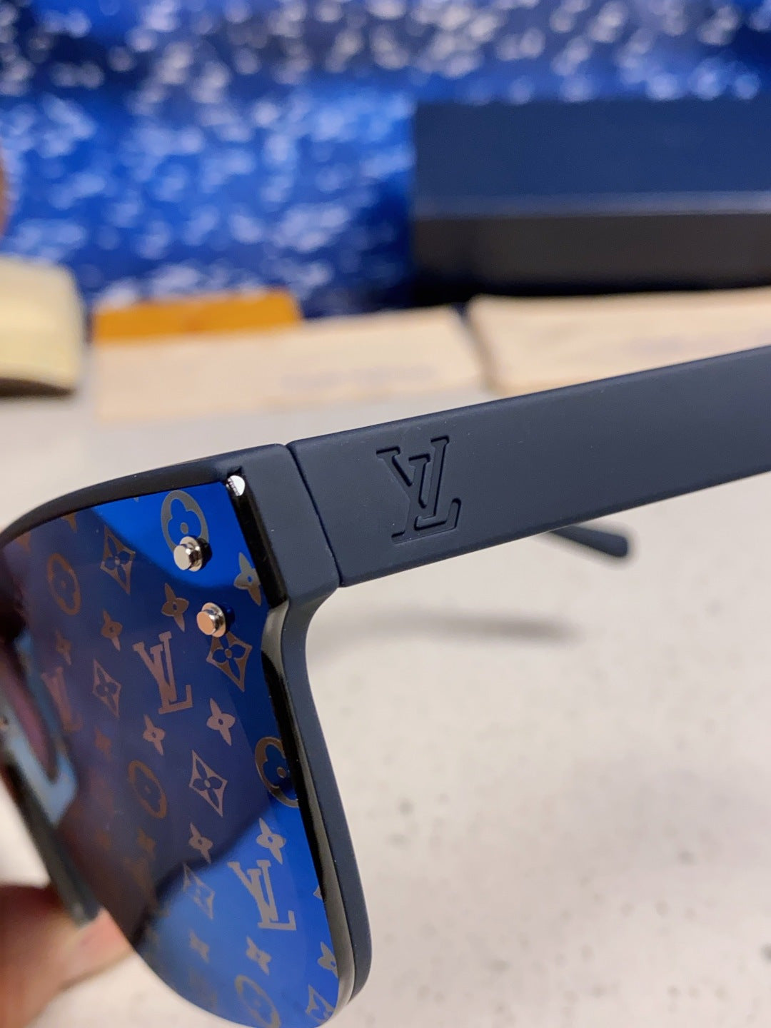Louis Vuitton Square Blue Lens Sunglasses for Men & Women - detail image 7