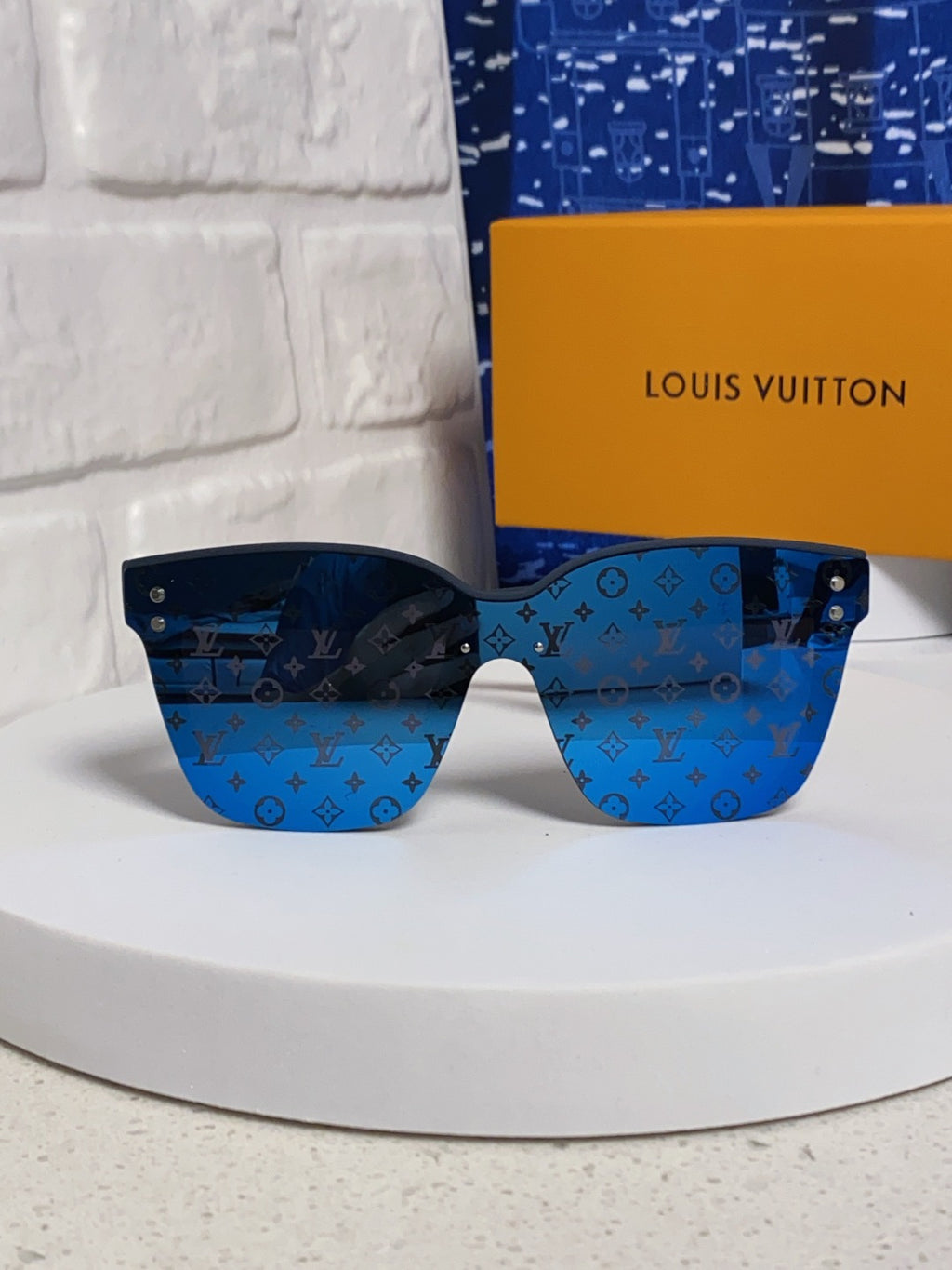 Louis Vuitton Square Blue Lens Sunglasses for Men & Women - detail image 2