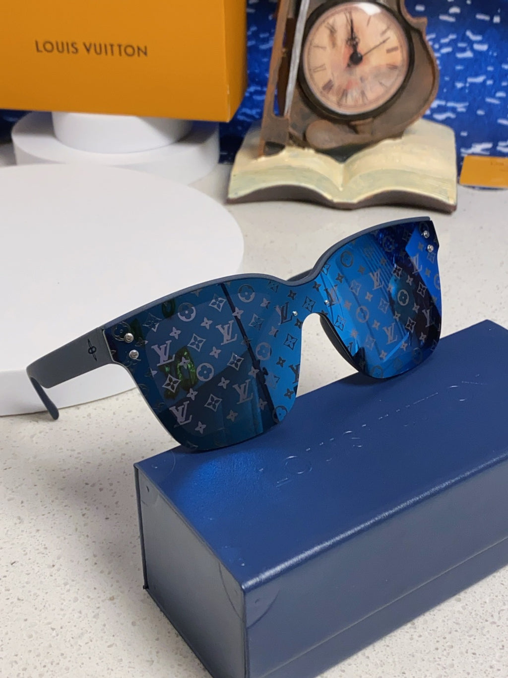 Louis Vuitton Square Blue Lens Sunglasses for Men & Women - detail image 10