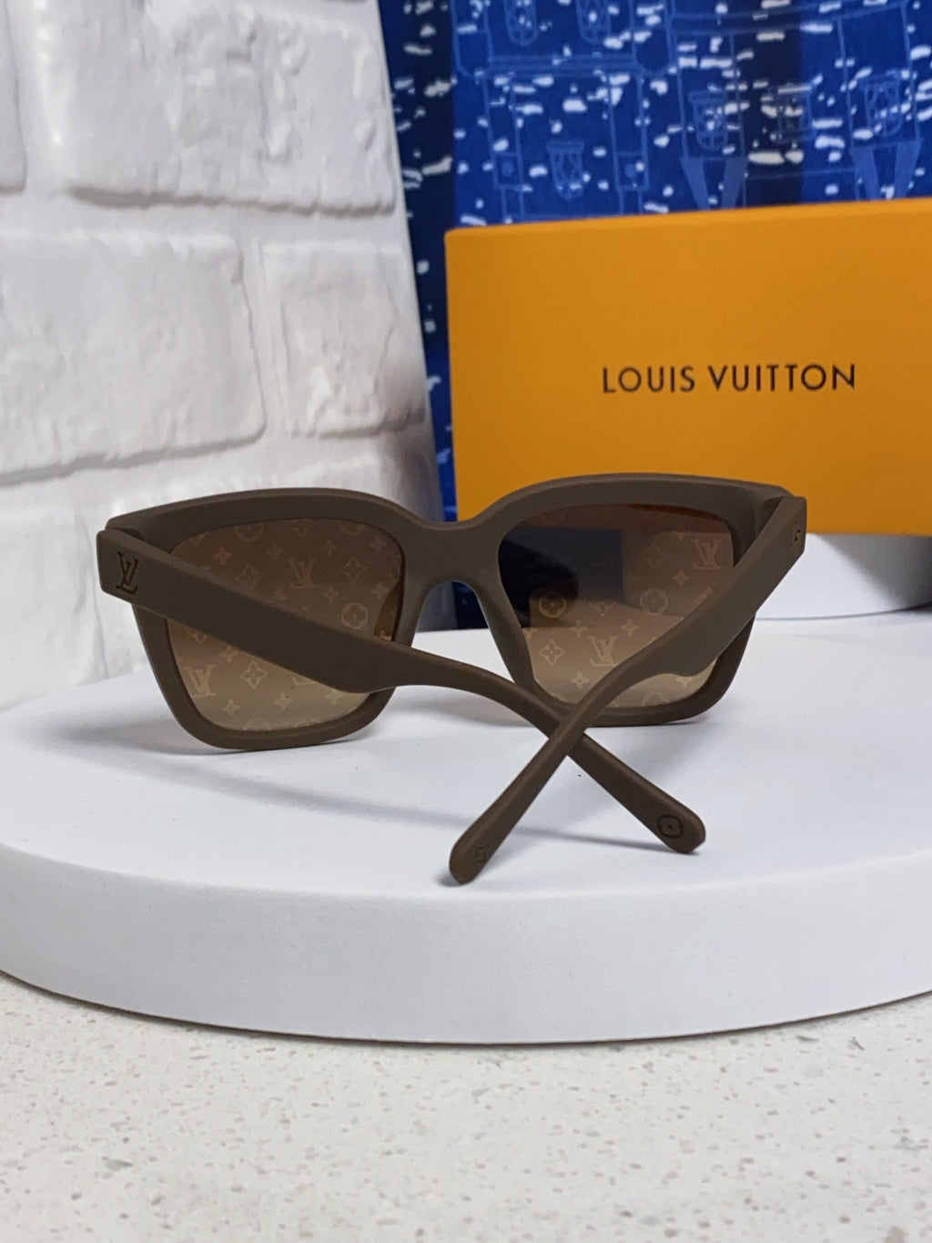 Louis Vuitton Square Brown Lens Sunglasses for Men & Women - 493057 - detail image 3