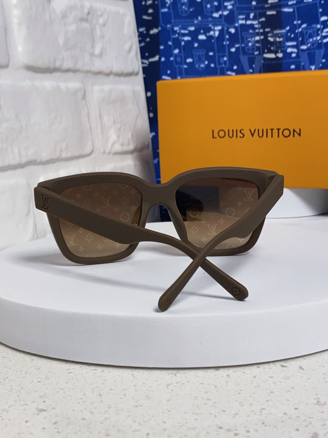 Louis Vuitton Square Brown Lens Sunglasses for Men & Women - 493057 - detail image 3