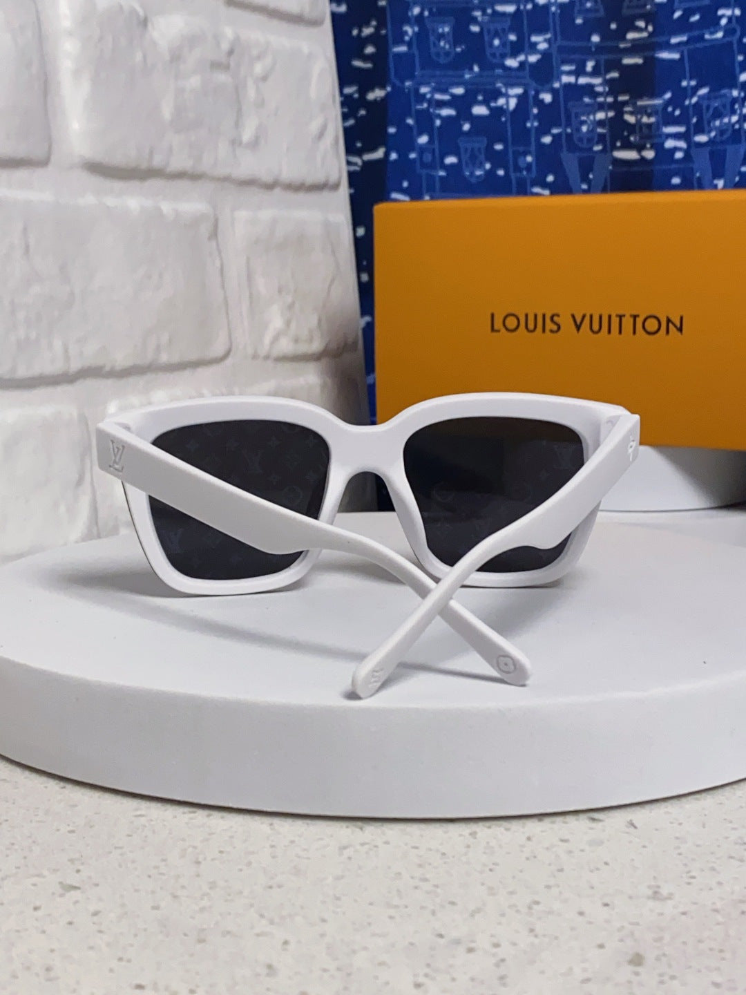 Louis Vuitton Square Gray Lens Sunglasses for Men & Women - 493058 - detail image 3