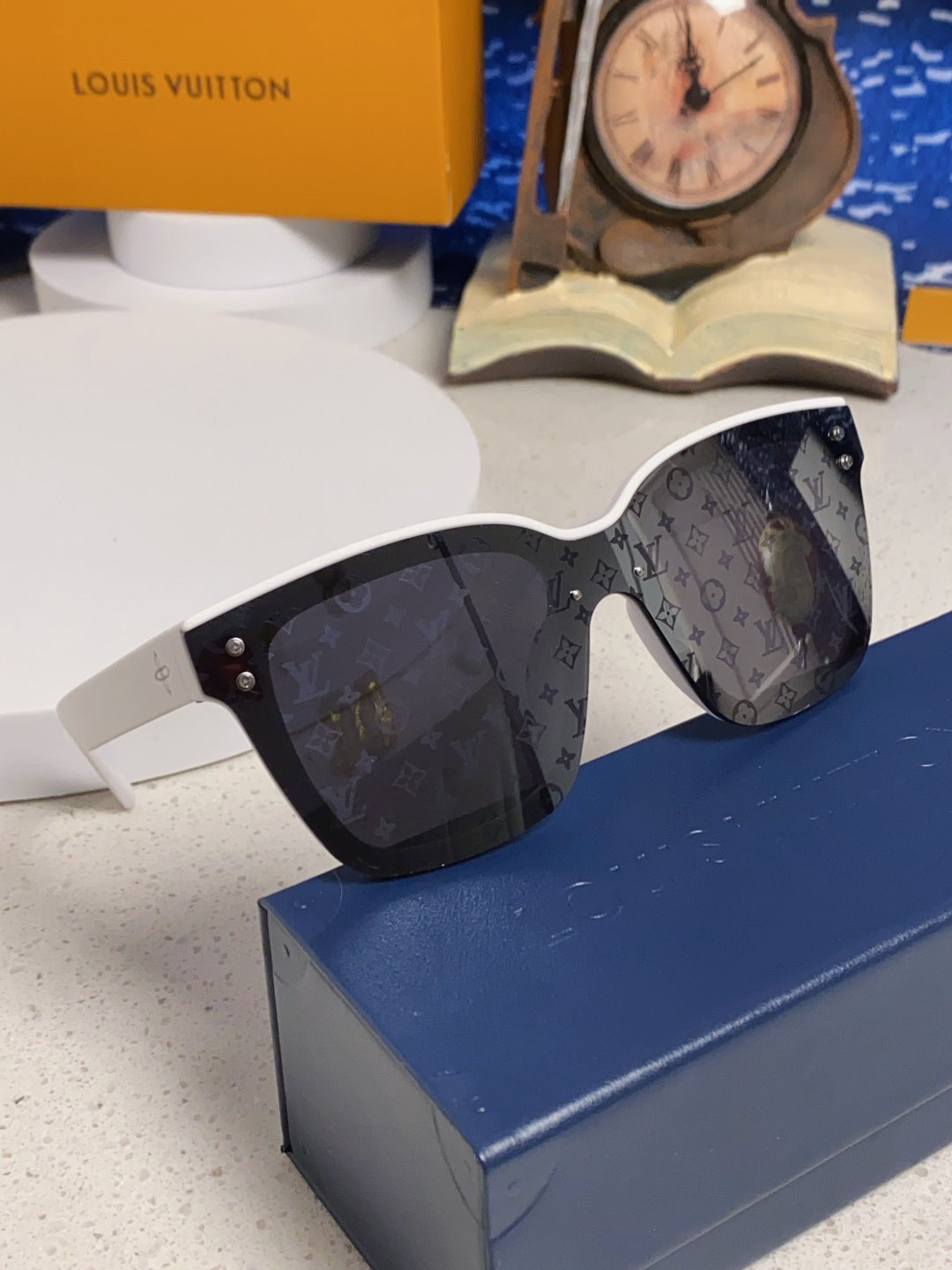 Louis Vuitton Square Gray Lens Sunglasses for Men & Women - 493058 - detail image 10