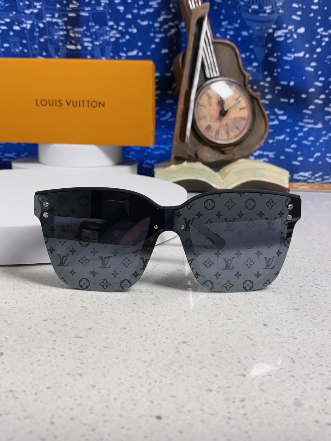 Louis Vuitton Square Gray Lens Sunglasses for Men & Women - 493047 - detail image 9