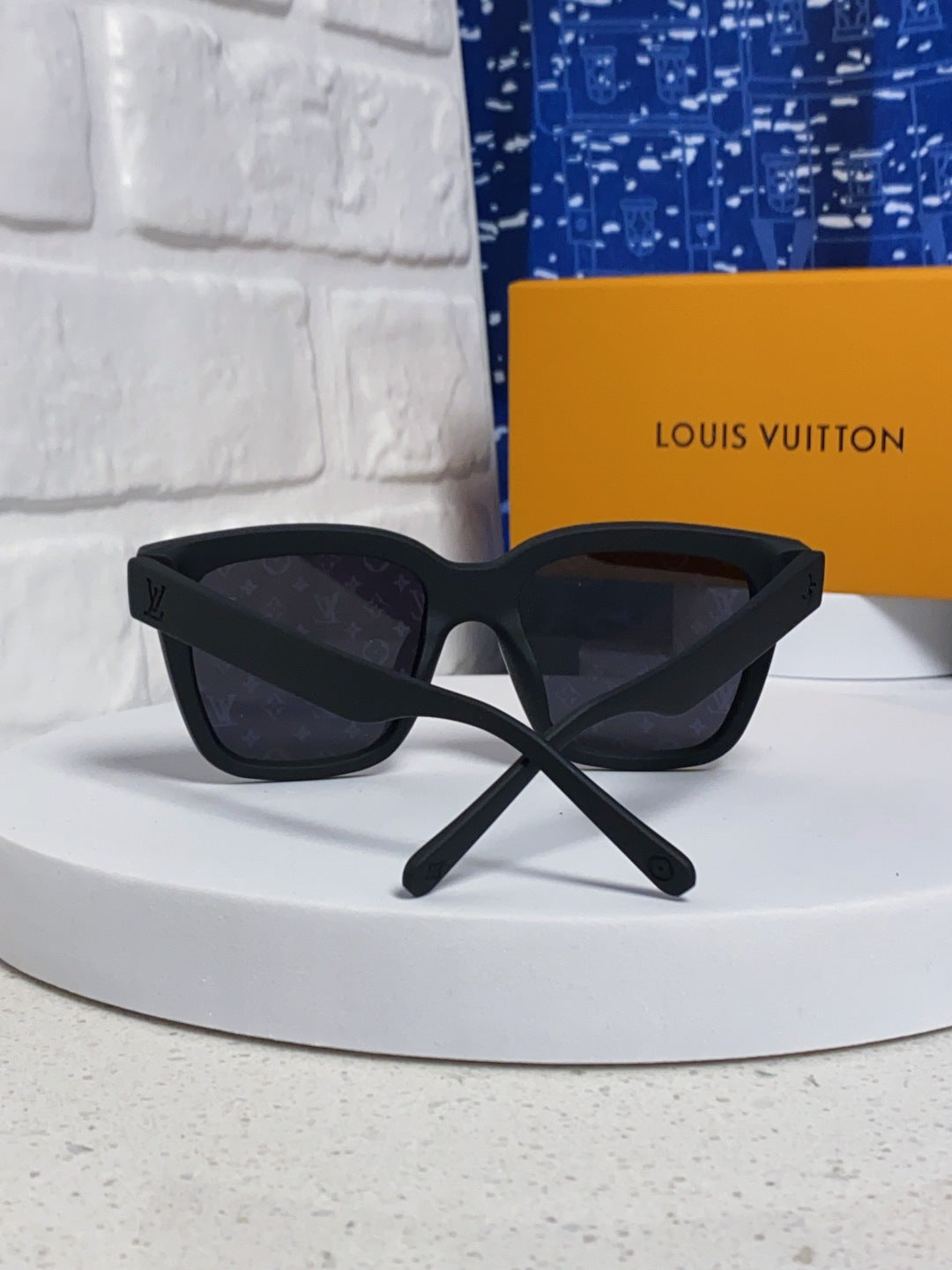 Louis Vuitton Square Gray Lens Sunglasses for Men & Women - 493047 - detail image 3