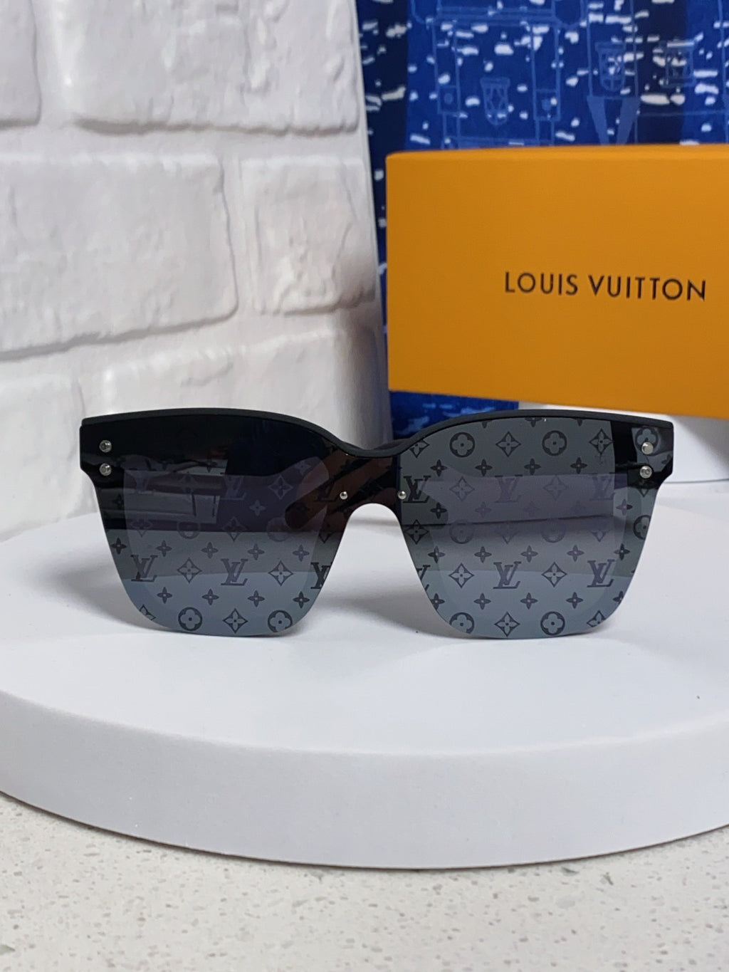Louis Vuitton Square Gray Lens Sunglasses for Men & Women - 493047 - detail image 2