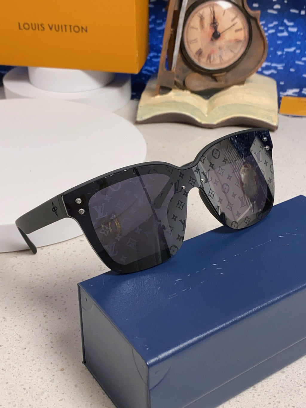 Louis Vuitton Square Gray Lens Sunglasses for Men & Women - 493047 - detail image 10