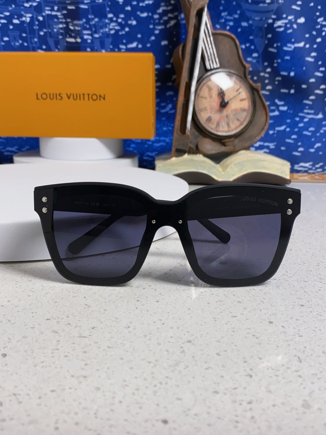 Louis Vuitton Square Gray Lens Sunglasses for Men & Women - 493048 - detail image 9