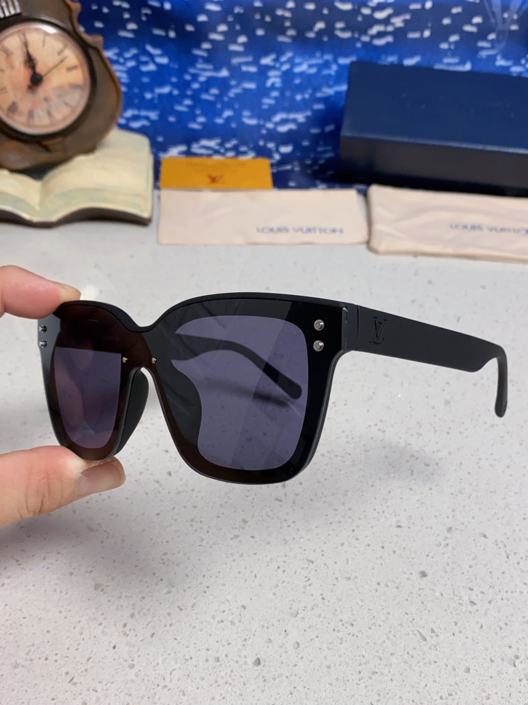 Louis Vuitton Square Gray Lens Sunglasses for Men & Women - 493048 - detail image 6
