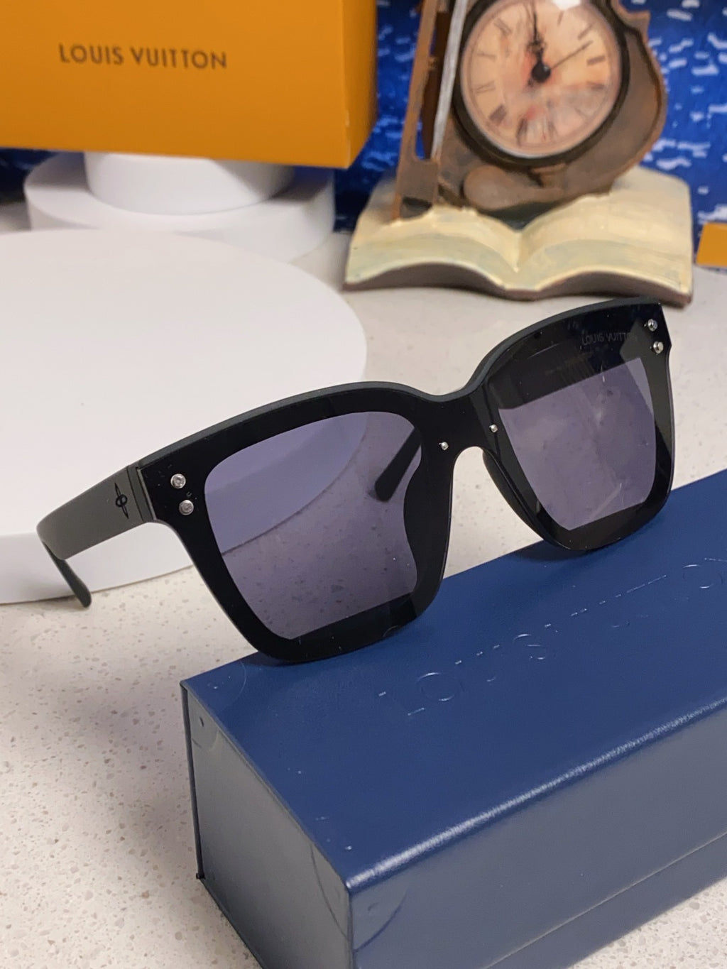 Louis Vuitton Square Gray Lens Sunglasses for Men & Women - 493048 - detail image 10