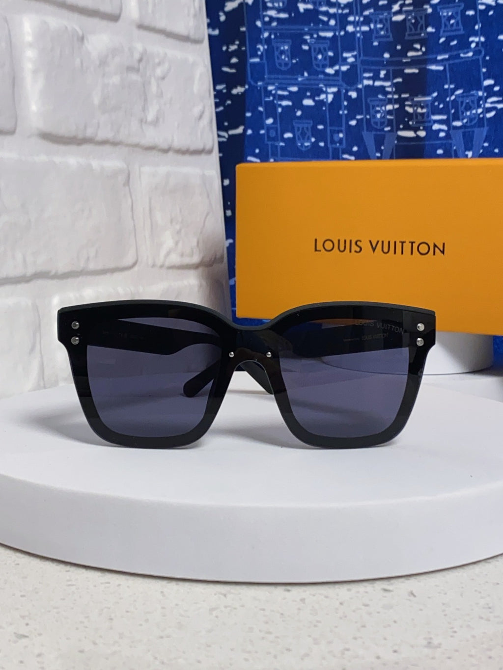 Louis Vuitton Square Gray Lens Sunglasses for Men & Women - 493048 - detail image 2
