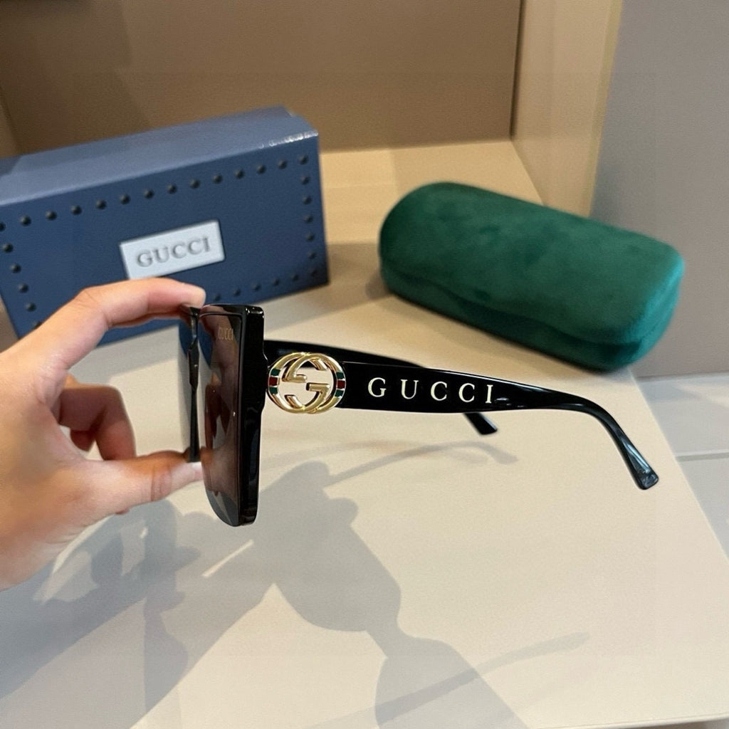 Gucci Oversized Gold Lens Sunglasses for Women - detail image 4