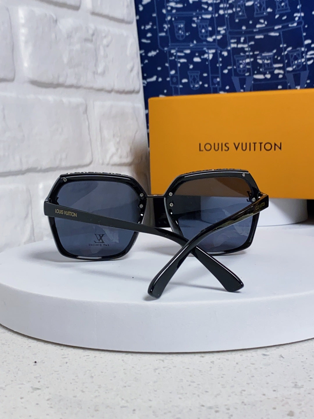 Louis Vuitton Polarized Square Blue Lens Sunglasses for Women - detail image 3