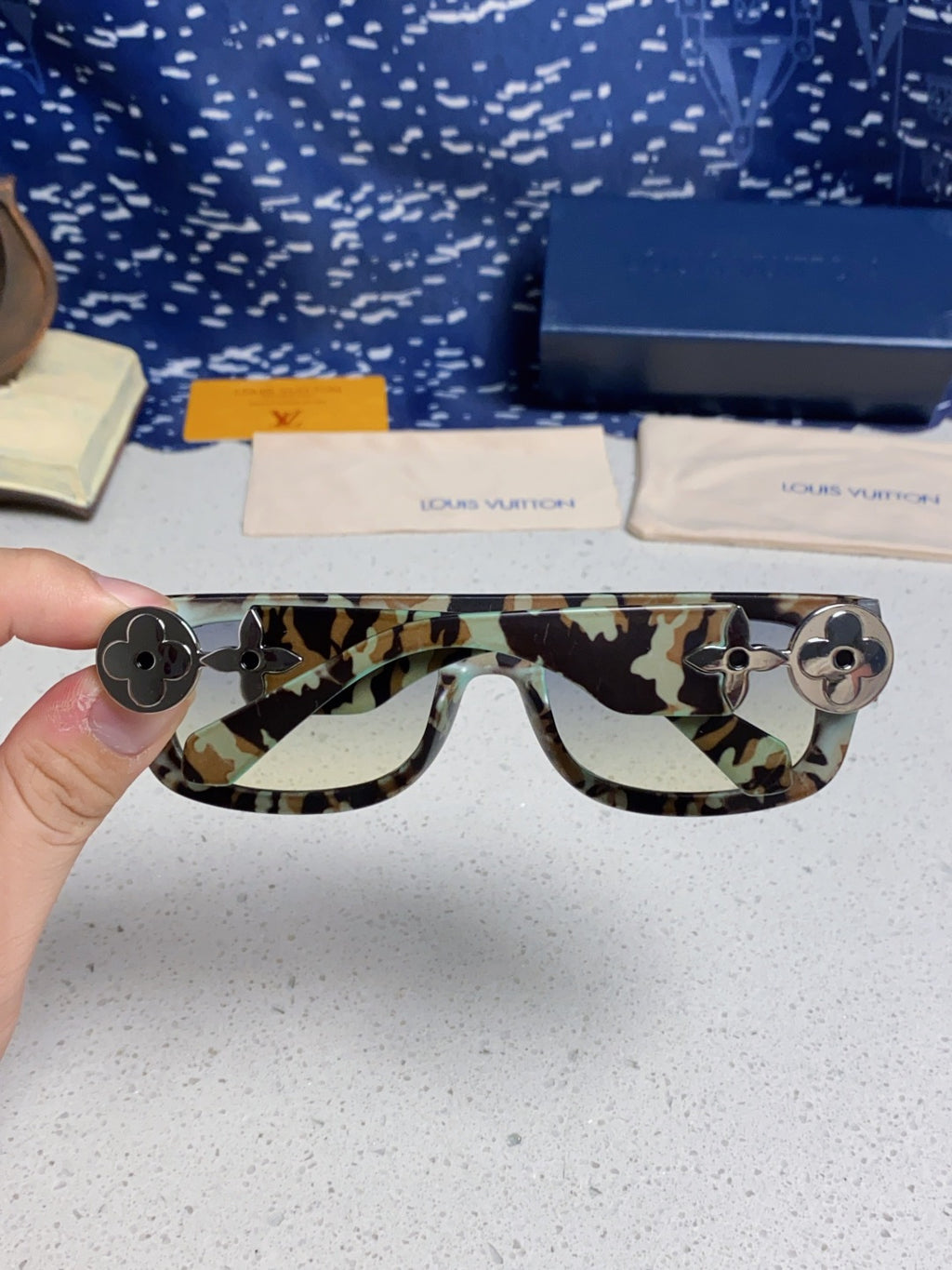 Louis Vuitton Square Silver Lens Sunglasses for Men & Women - 431112 - detail image 4