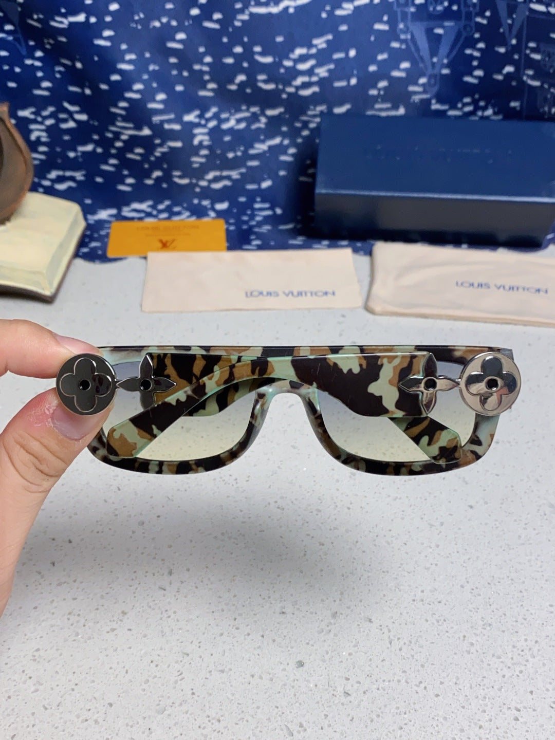 Louis Vuitton Square Silver Lens Sunglasses for Men & Women - 431112 - detail image 4