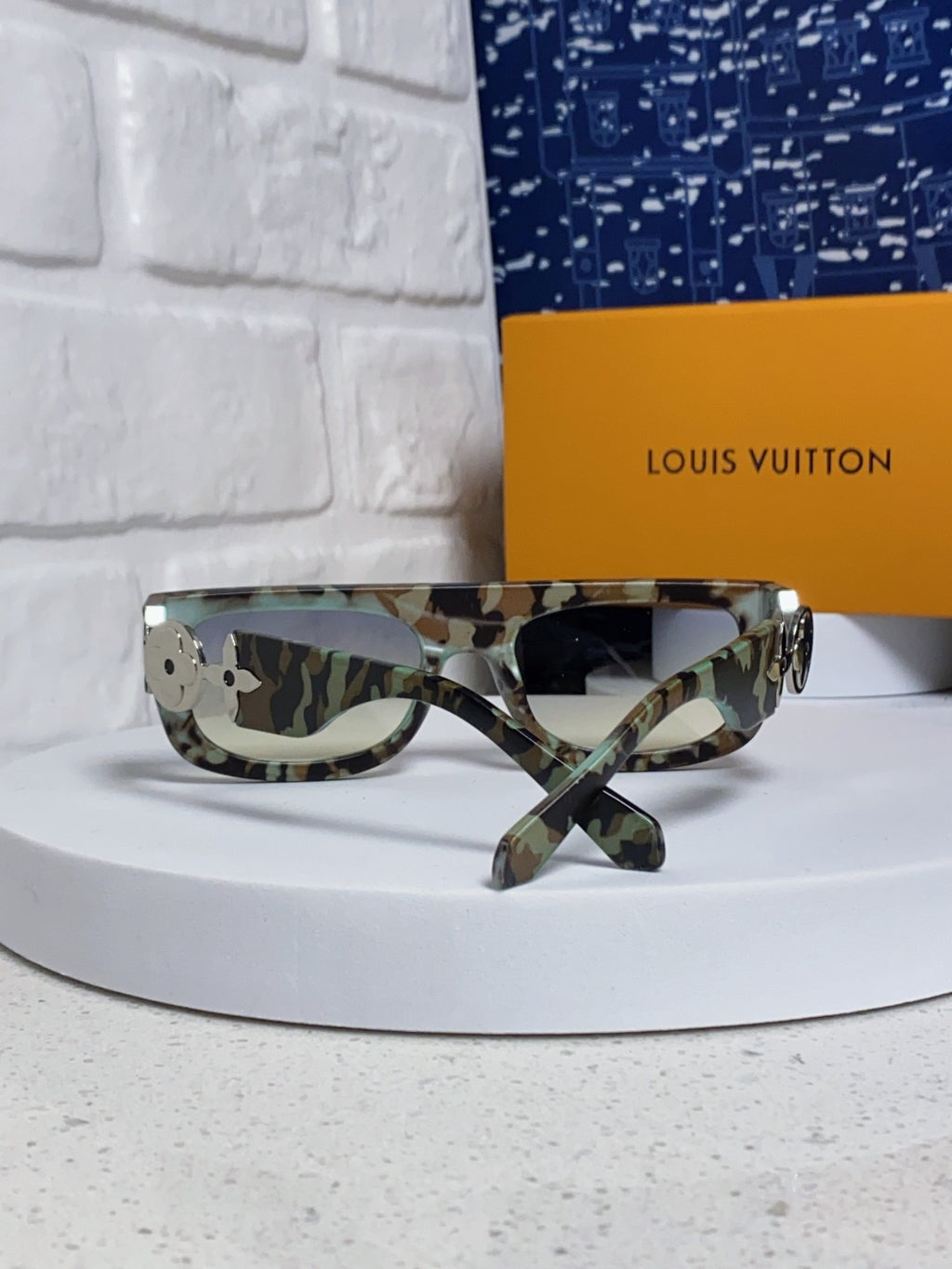 Louis Vuitton Square Silver Lens Sunglasses for Men & Women - 431112 - detail image 2