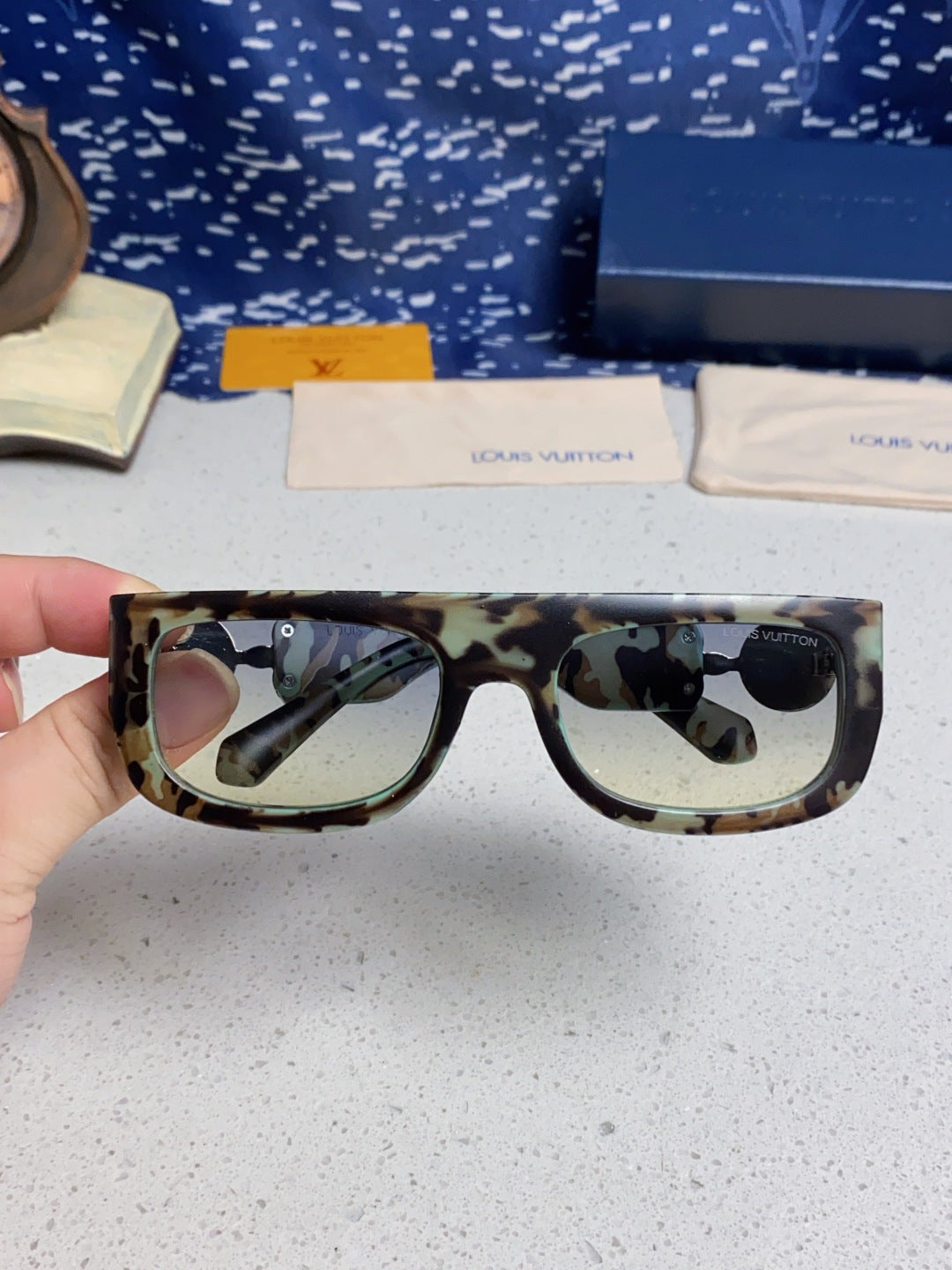 Louis Vuitton Square Silver Lens Sunglasses for Men & Women - 431112 - detail image 3