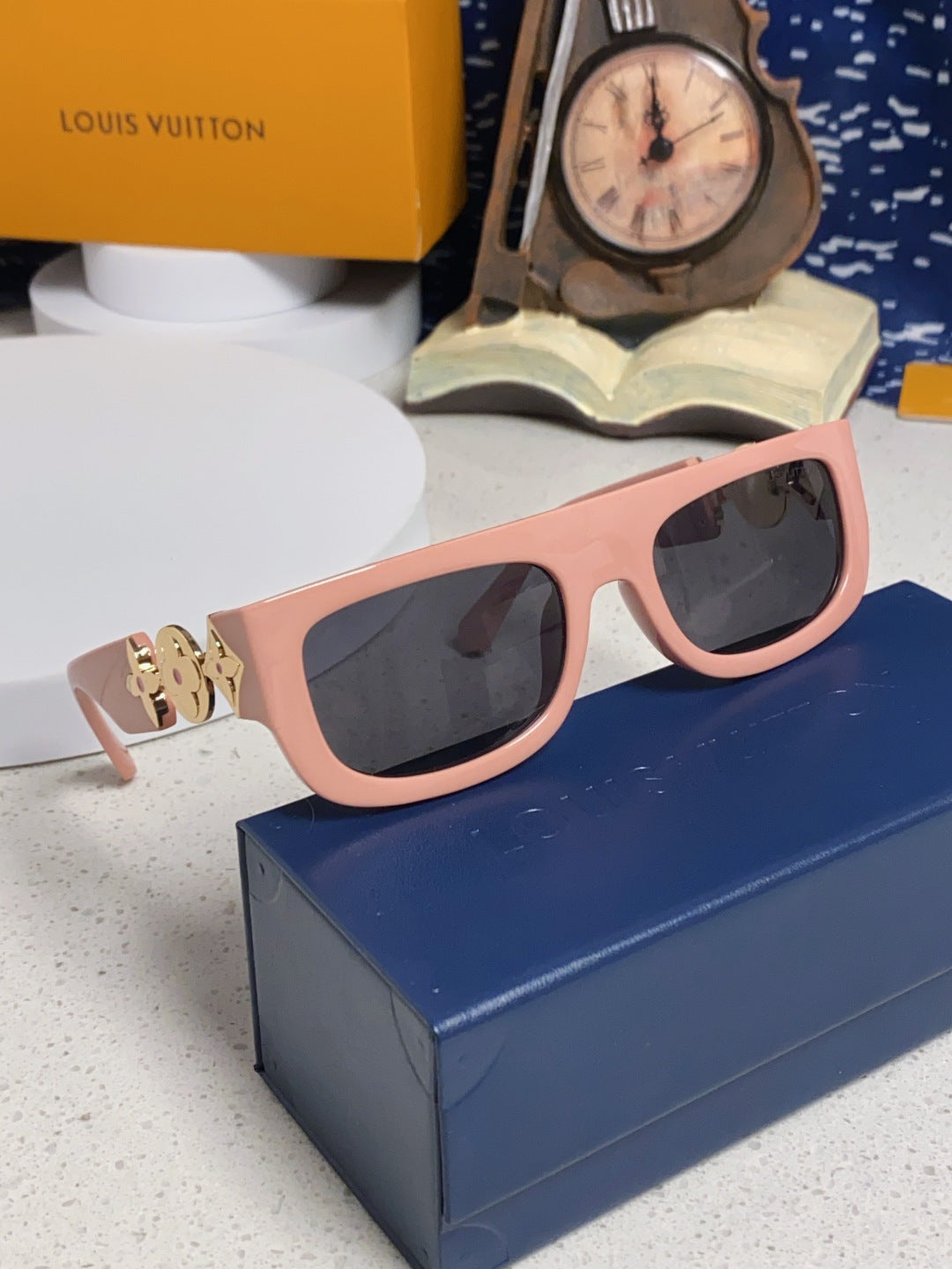 Louis Vuitton Square Red Lens Sunglasses for Men & Women - 431113 - detail image 9