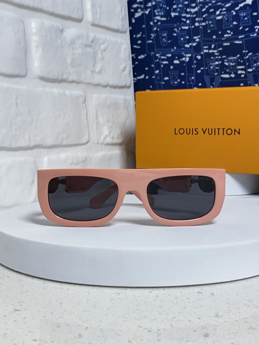 Louis Vuitton Square Red Lens Sunglasses for Men & Women - 431113 - detail image 2