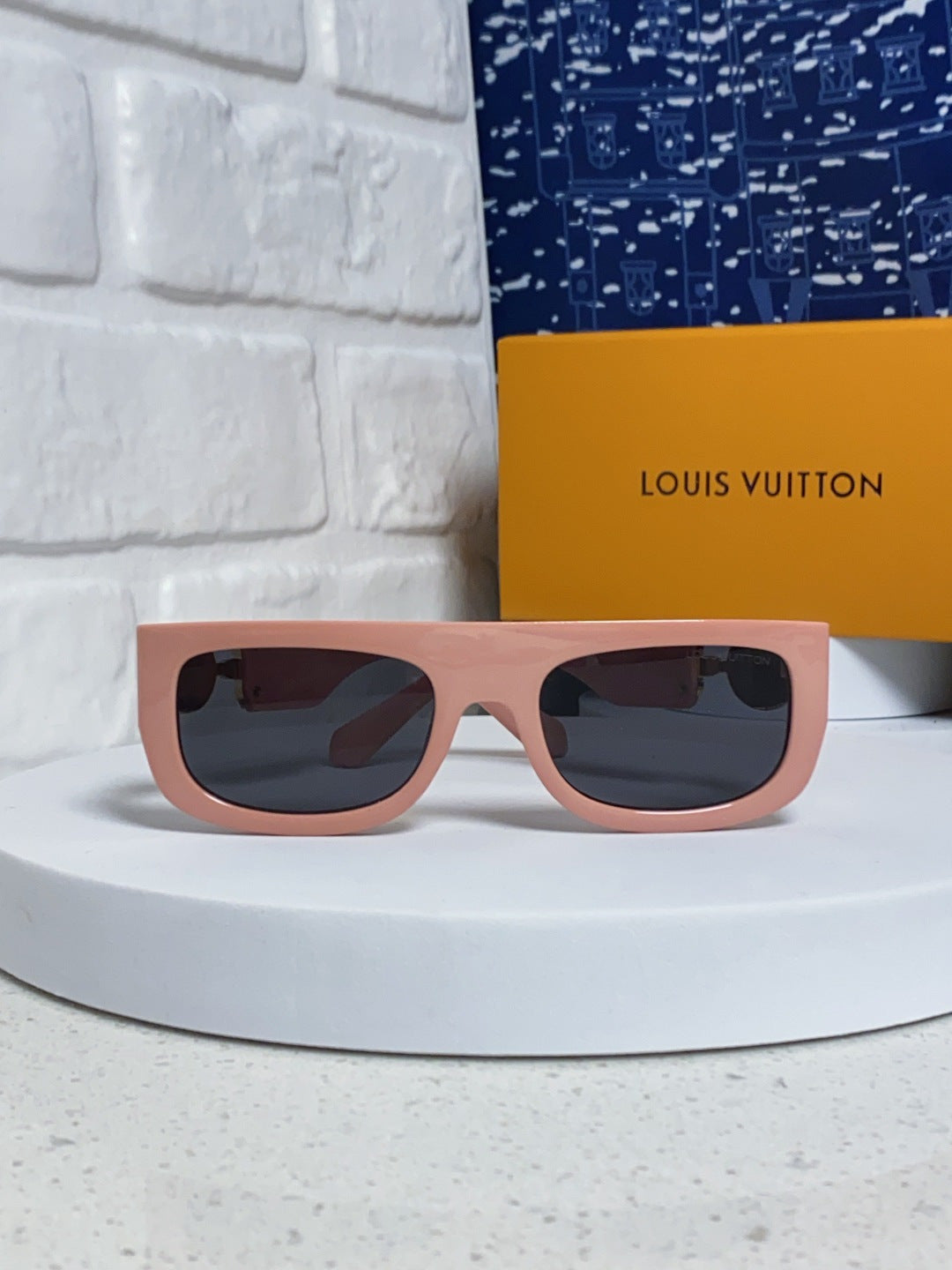 Louis Vuitton Square Red Lens Sunglasses for Men & Women - 431113 - detail image 2