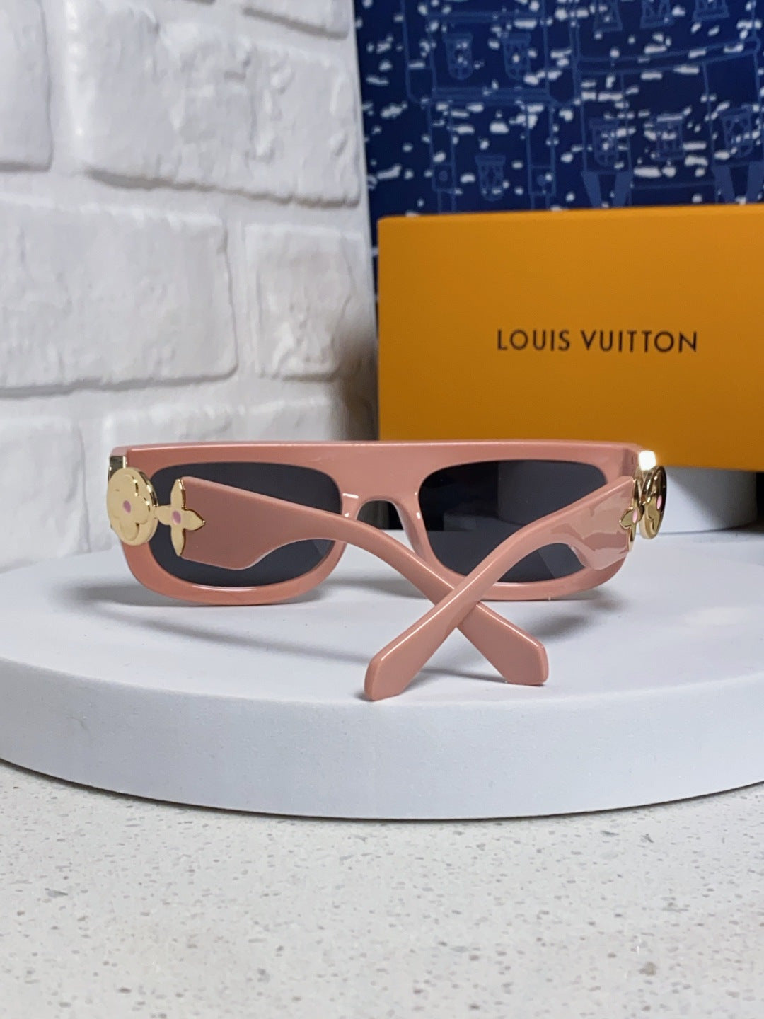 Louis Vuitton Square Red Lens Sunglasses for Men & Women - 431113 - detail image 3