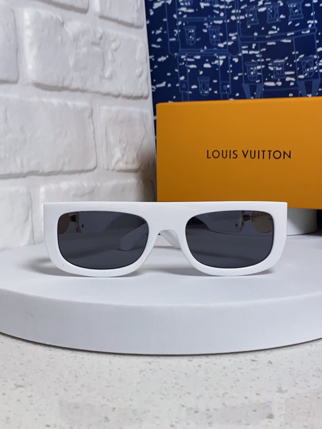 Louis Vuitton Square Silver Lens Sunglasses for Men & Women - 431114 - detail image 2