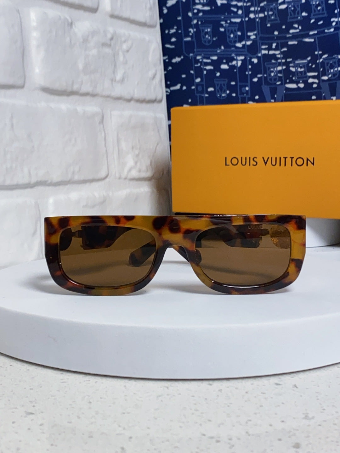 Louis Vuitton Square Brown Lens Sunglasses for Men & Women - 431115