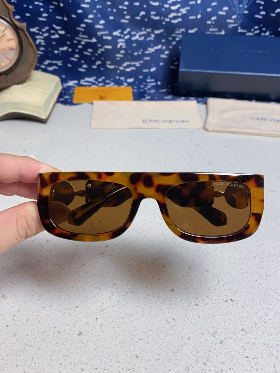 Louis Vuitton Square Brown Lens Sunglasses for Men & Women - 431115 - detail image 3