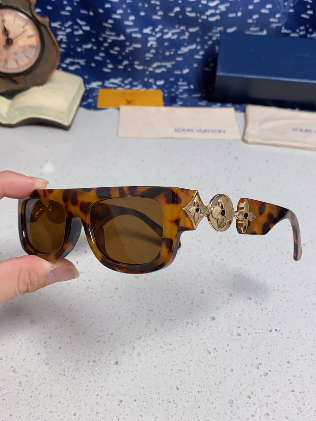 Louis Vuitton Square Brown Lens Sunglasses for Men & Women - 431115 - detail image 5