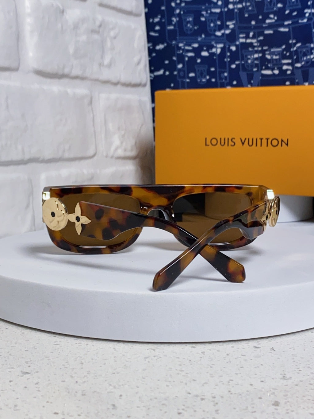 Louis Vuitton Square Brown Lens Sunglasses for Men & Women - 431115 - detail image 2