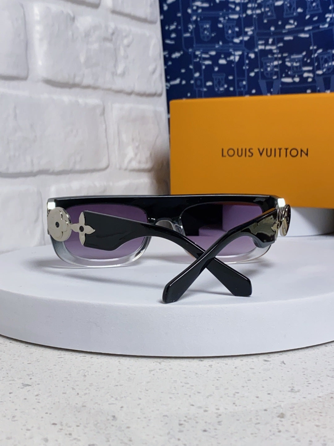 Louis Vuitton Square Brown Lens Sunglasses for Men & Women - 431116 - detail image 2